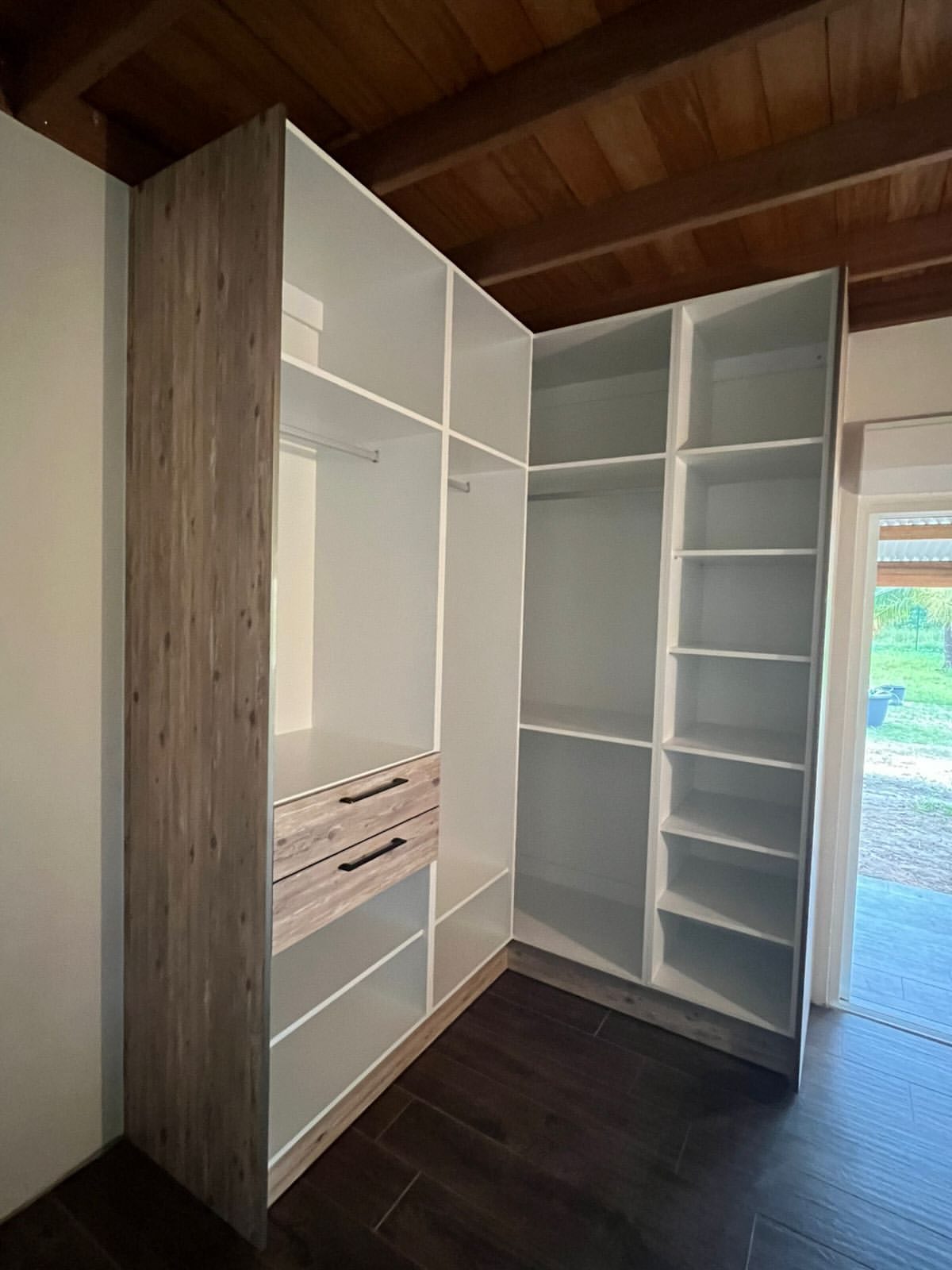 Dressing walk-in